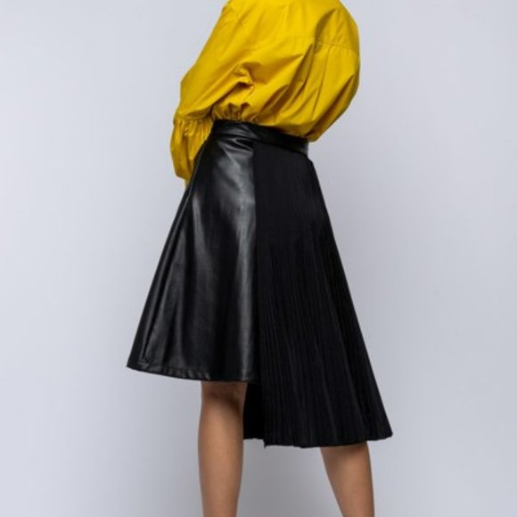 New @The King Kouture Boutique Black Asymmetrical Pleated Vegan Leather Skirt M - Picture 4 of 5
